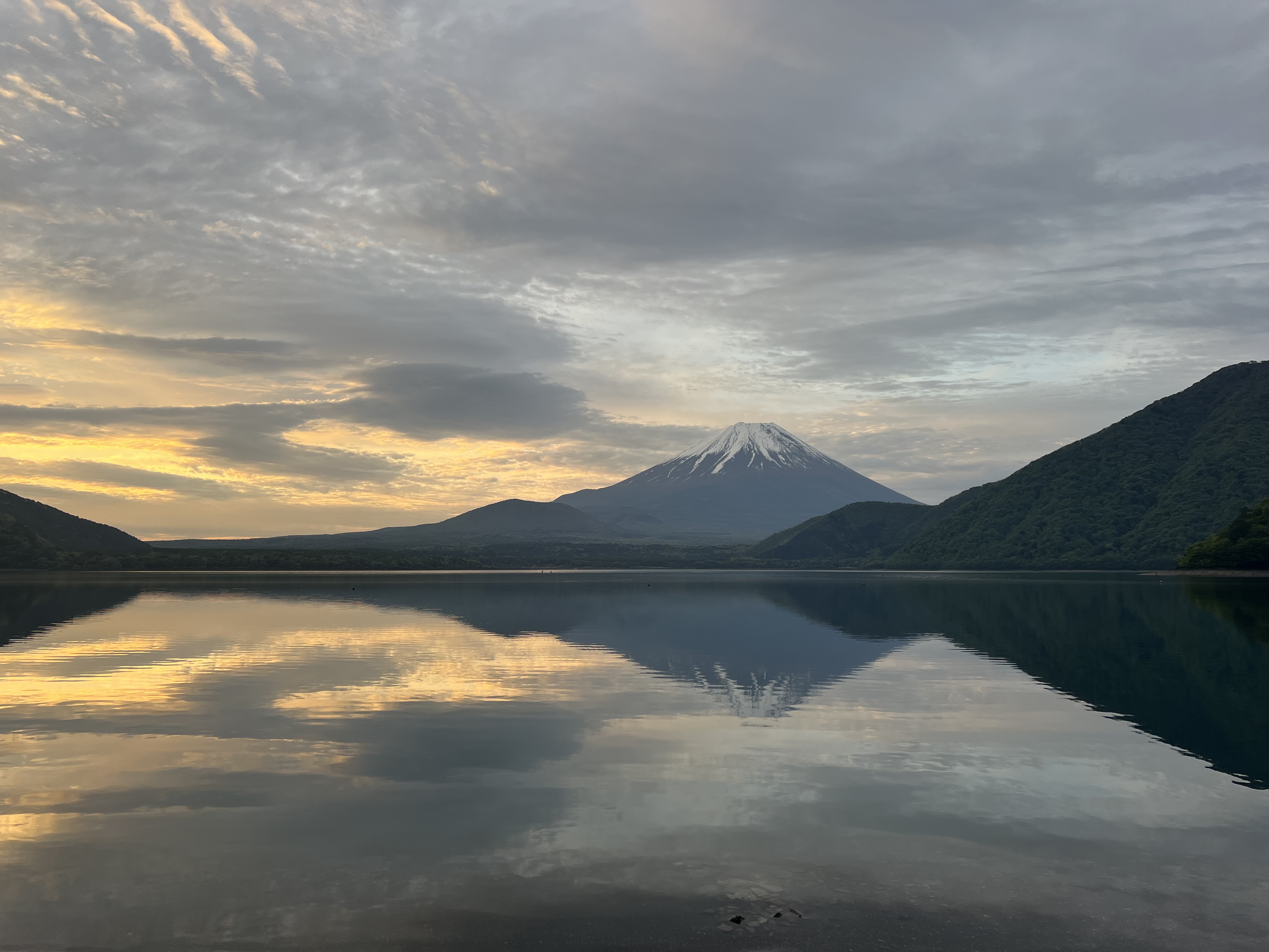 本栖湖に映る逆さ富士
